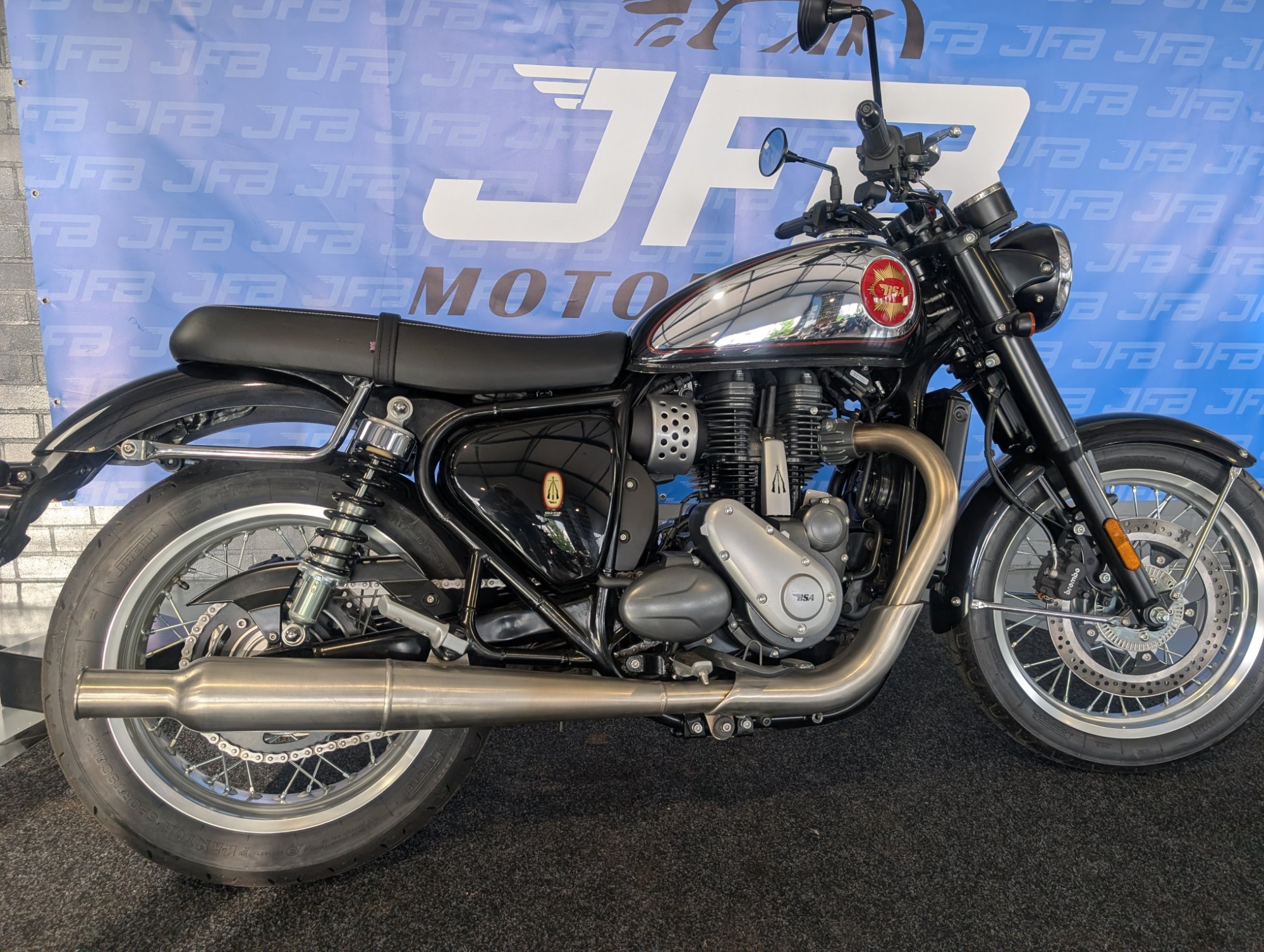 BSA GoldStar 650 Midnight Black