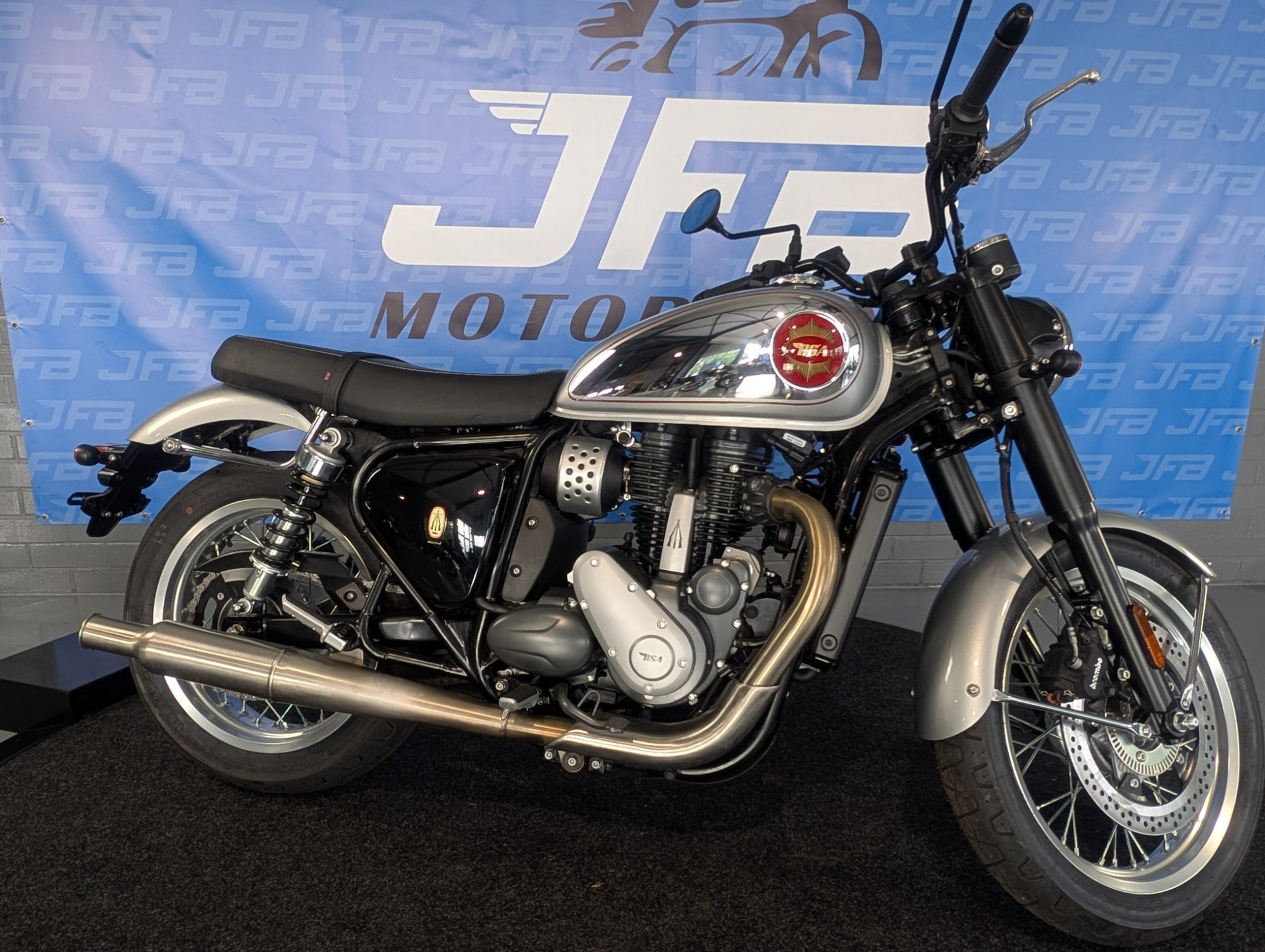 BSA GoldStar 650 Silver Dawn