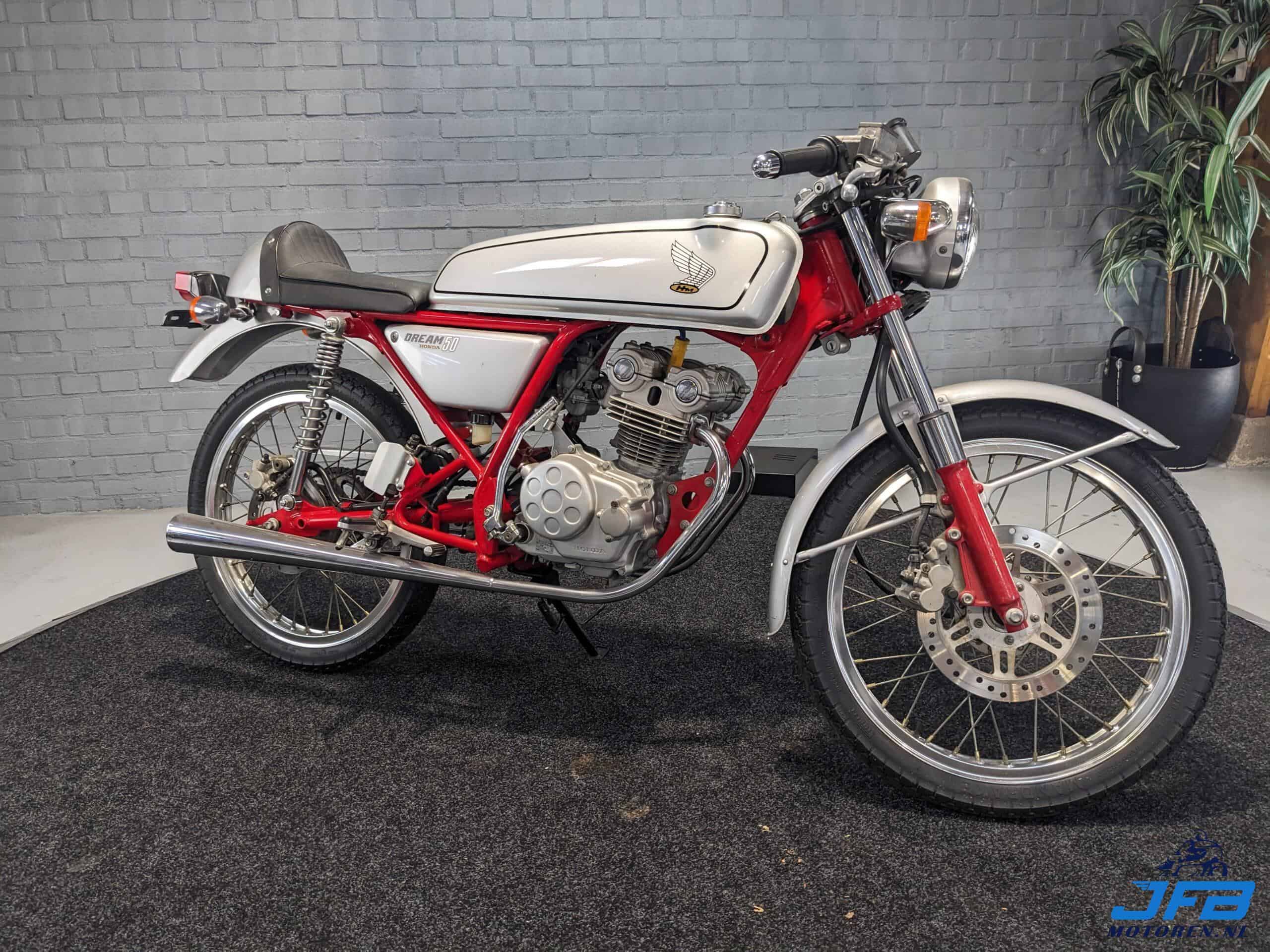 Honda Dream 50 silver