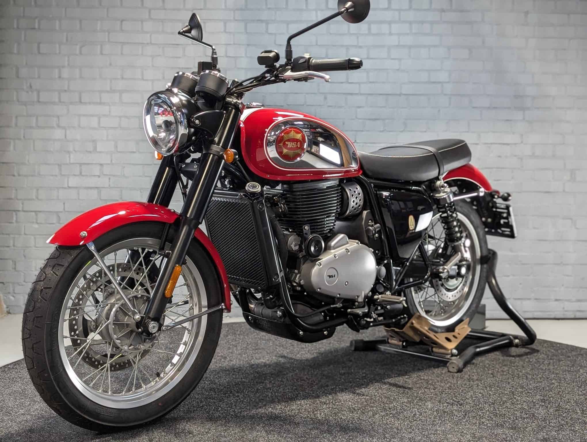 JFB Motoren met nieuwe BSA Goldstar op de Noordelijke Motorbeurs